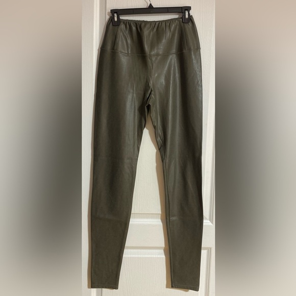 Aritzia Wilfred Daria Faux Leather Olive Green Leggings Pant Size Medium - Picture 2 of 12